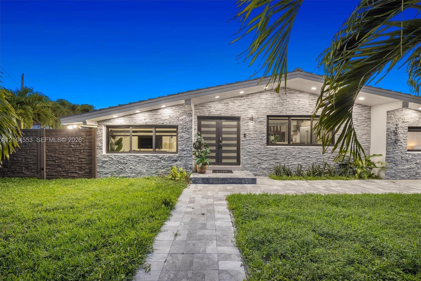 20930 NE 26th Ave, Miami FL 33180 photo 3
