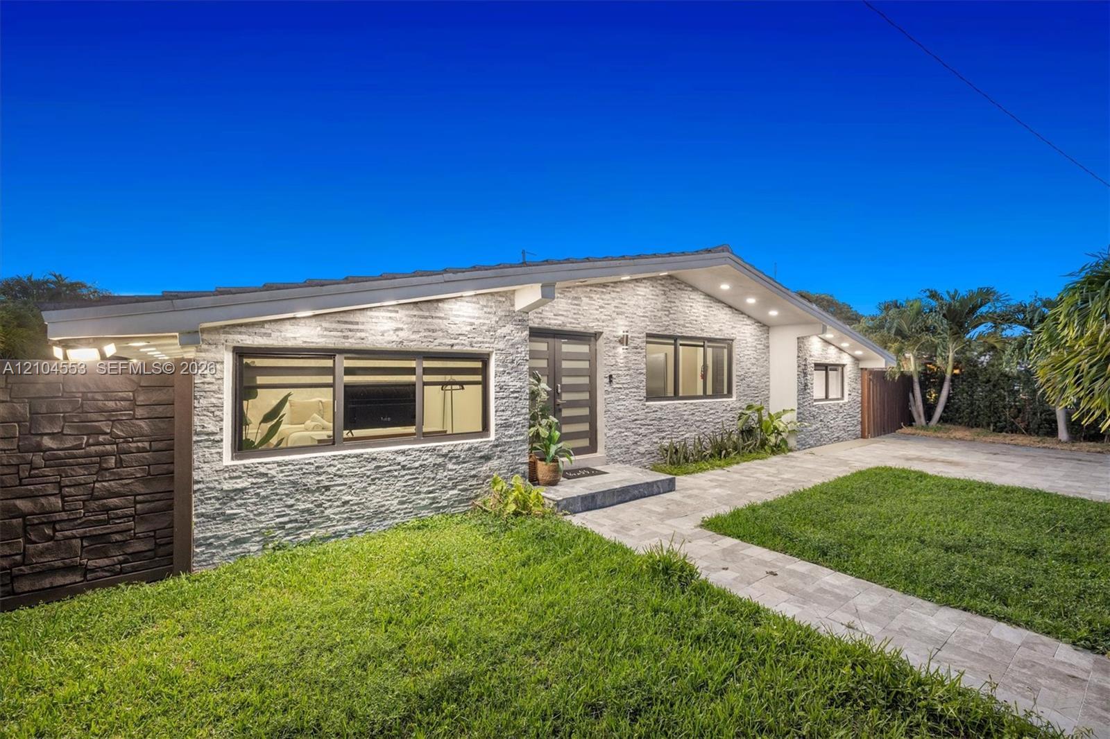 20930 NE 26th Ave, Miami FL 33180 photo 4