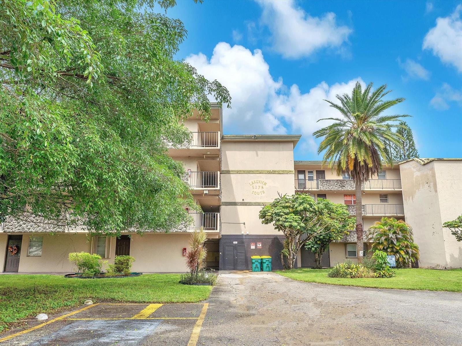5275 NW 10TH Court # 401, Plantation FL 33313