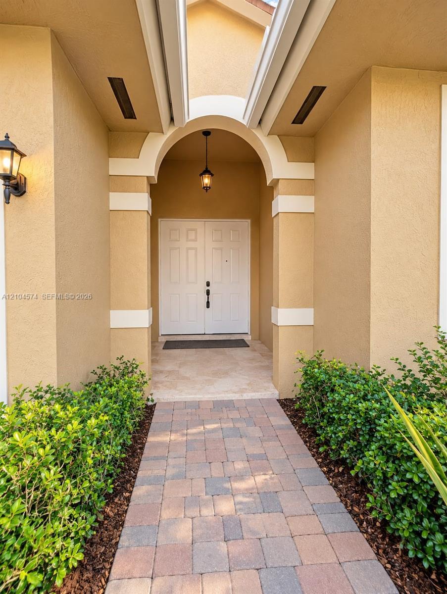 1025 NE 16th Ave, Homestead FL 33033 photo 2