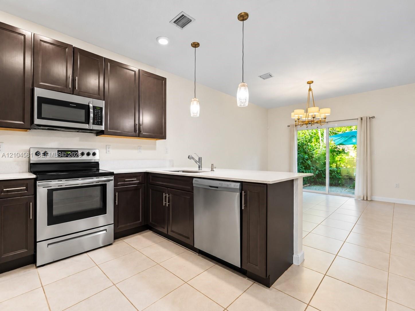 1108 SE 26th Ter, Homestead FL 33035 photo 4