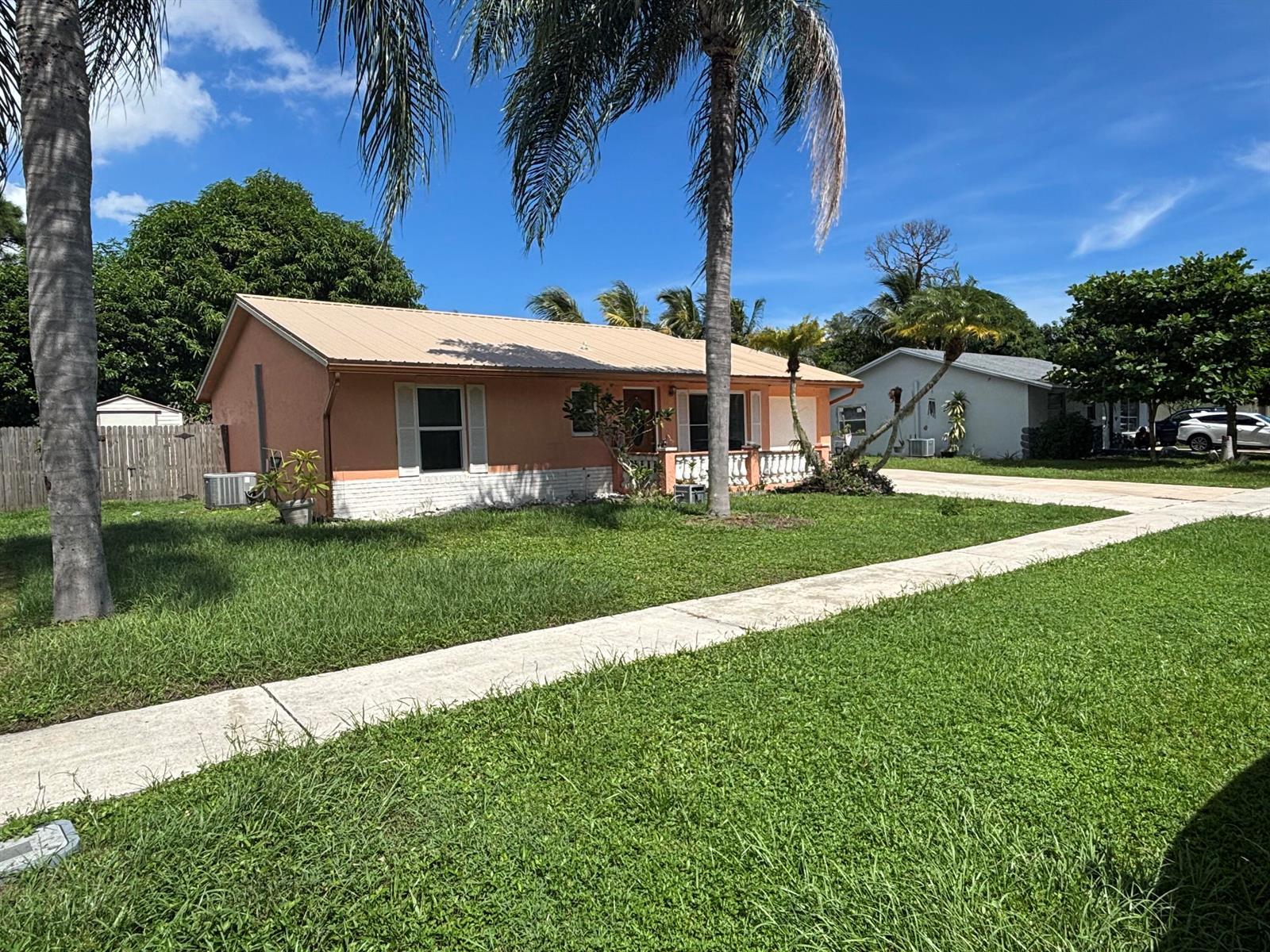 4553 VESPASIAN Court, Lake Worth FL 33463 photo 2