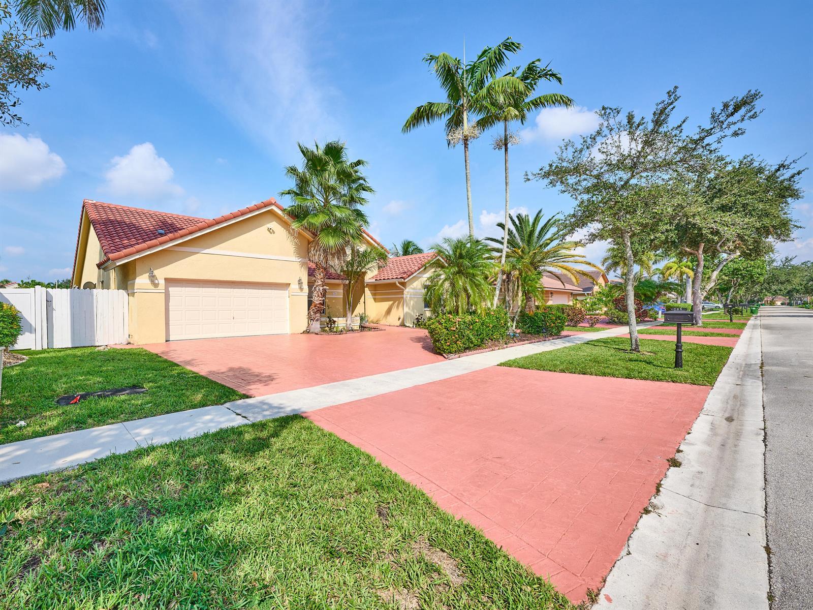 786 NW 164th Avenue, Pembroke Pines FL 33028 photo 5