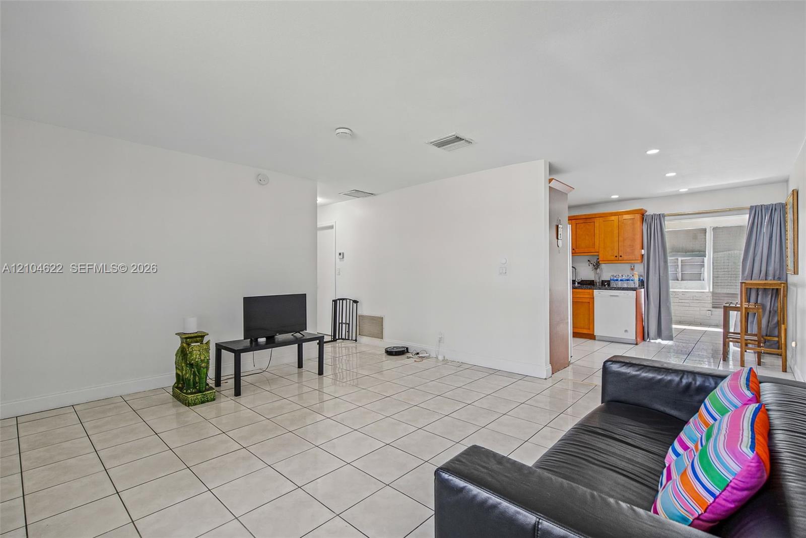 6802 NW 58th Ct, Tamarac FL 33321 photo 5