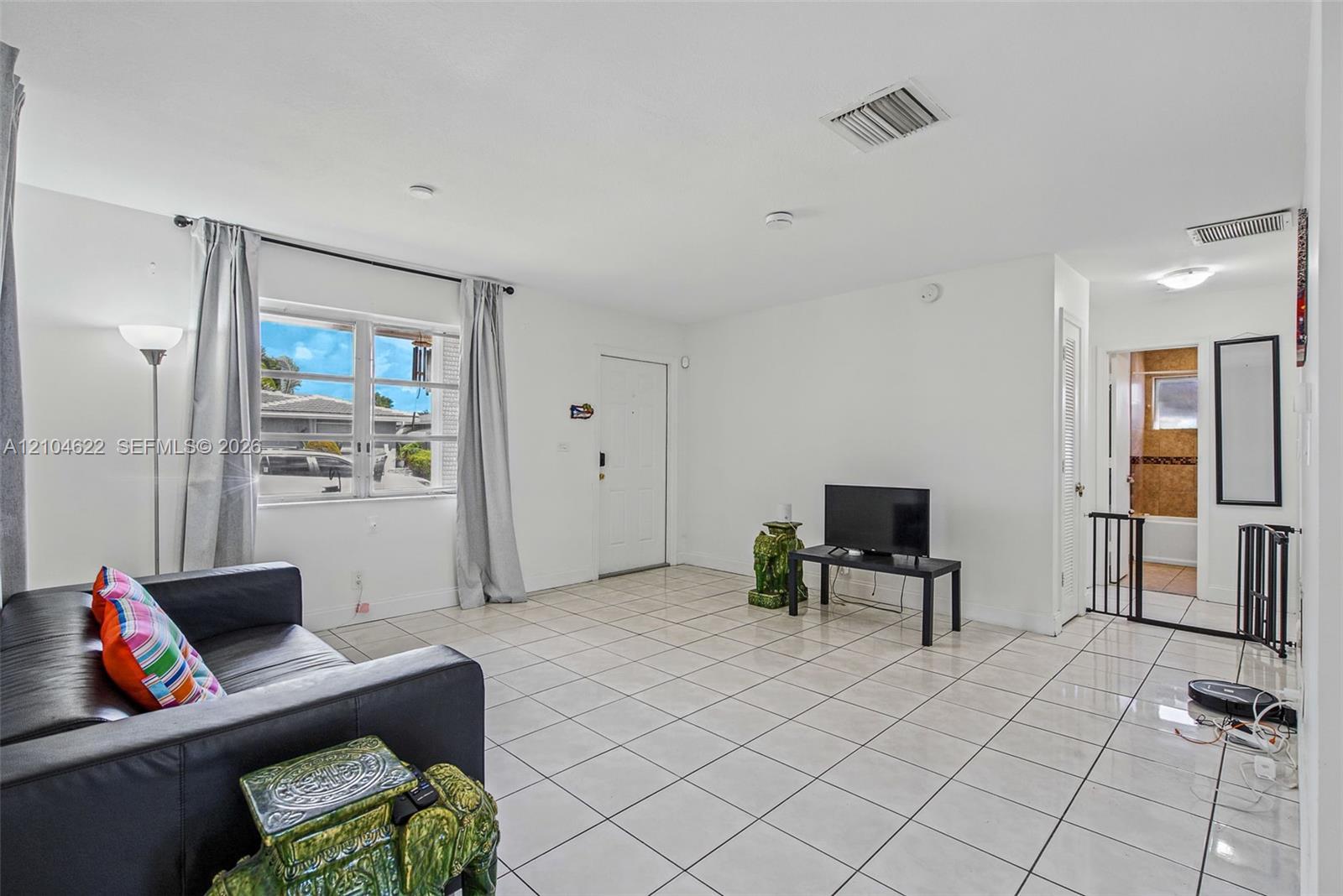 6802 NW 58th Ct, Tamarac FL 33321 photo 4