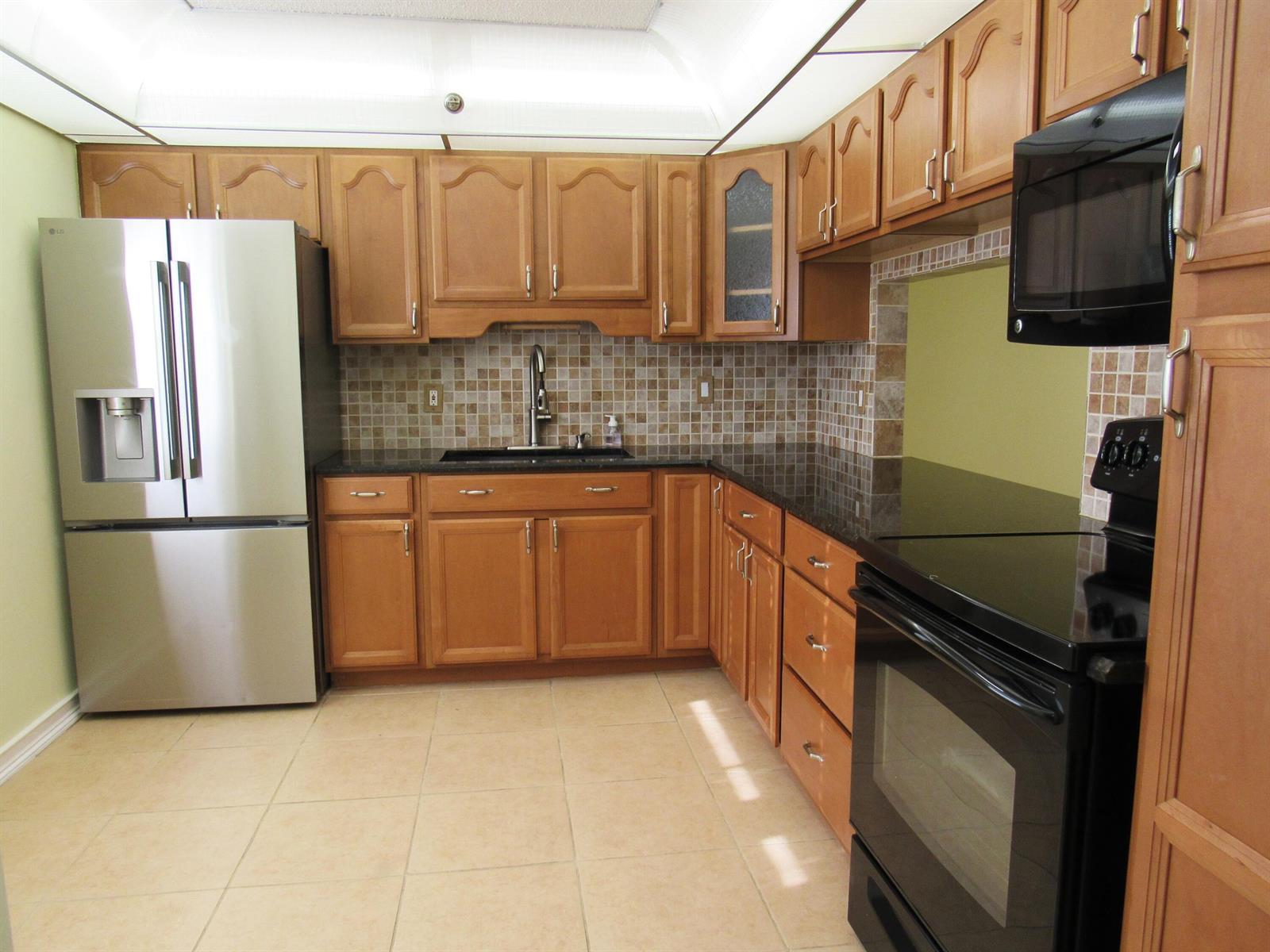 140 LAKE NANCY Lane # 216, West Palm Beach FL 33411 photo 2