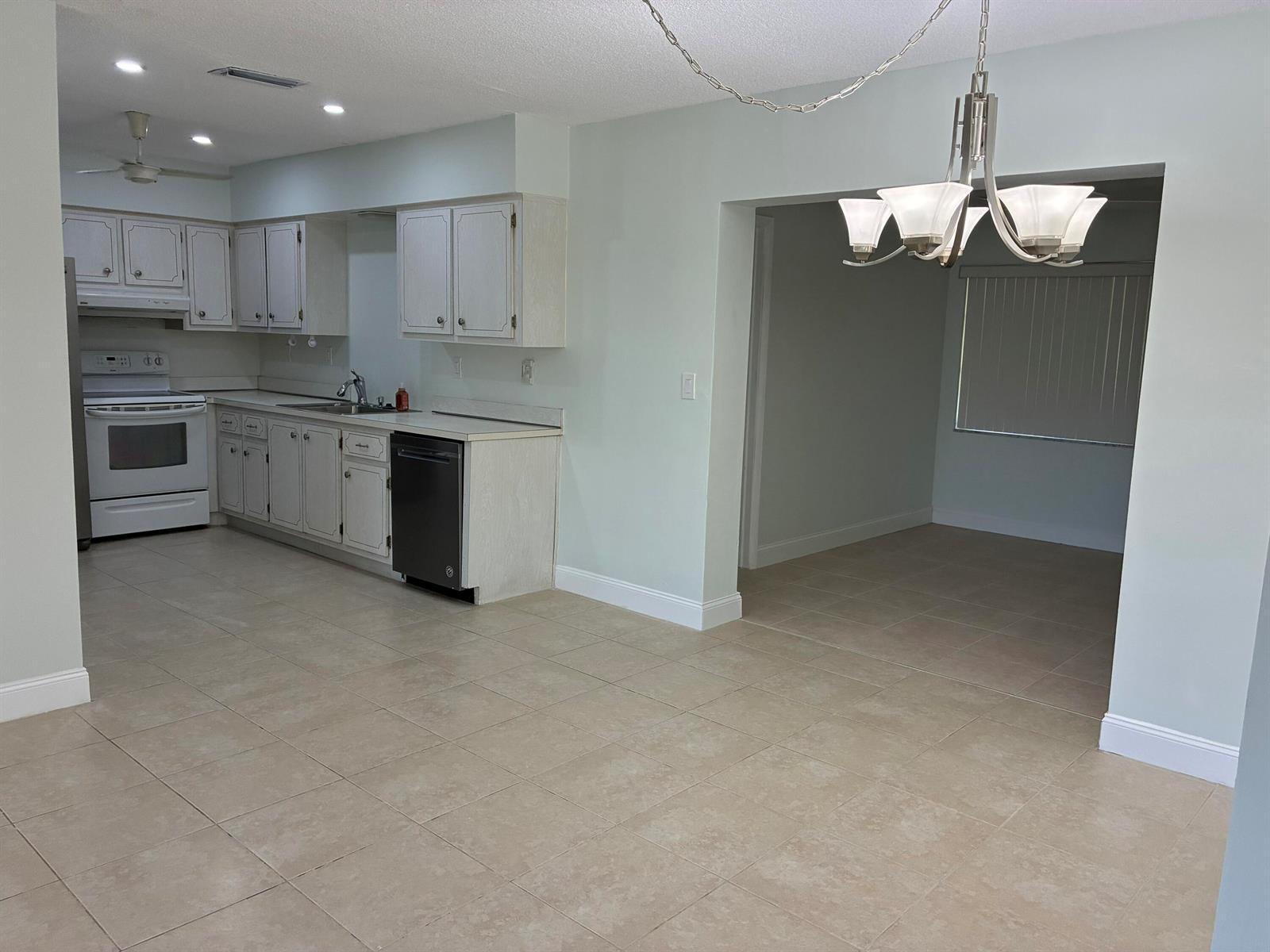 9505 NW 73RD Street, Tamarac FL 33321 photo 4