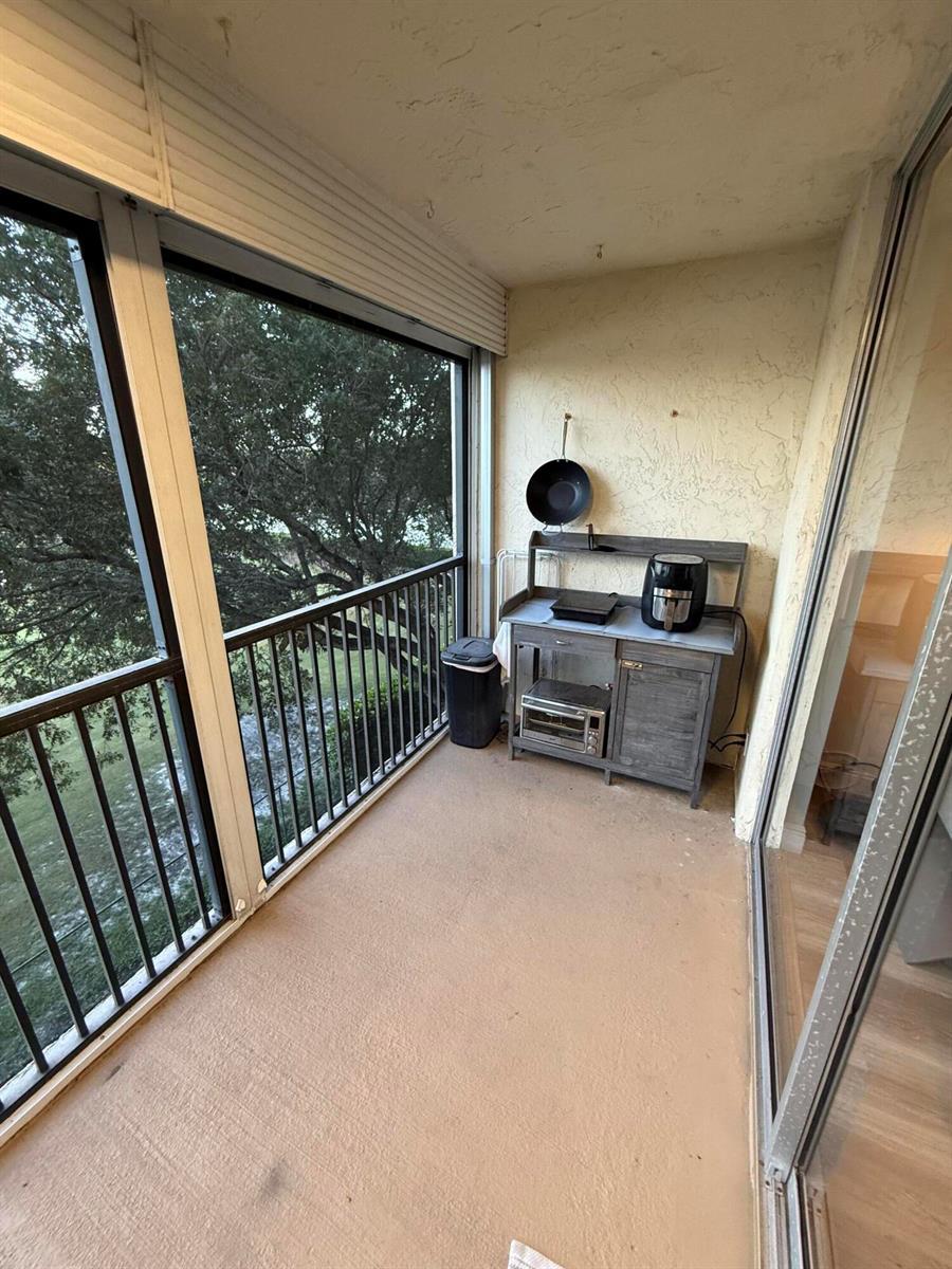 3300 W Rolling Hills Circle Apt 408, Davie FL 33328 photo 5