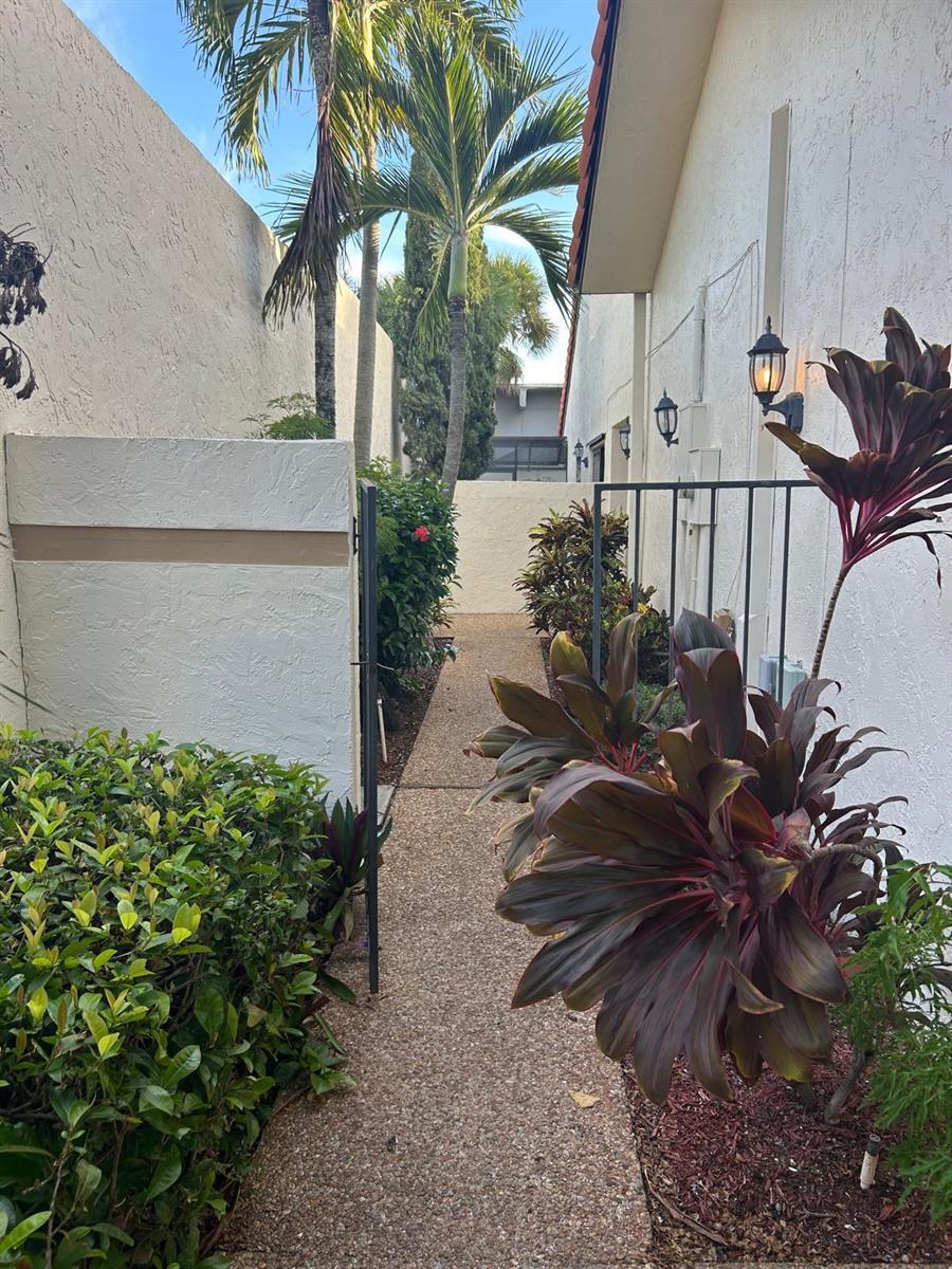 6945 PALMAR Court, Boca Raton FL 33433 photo 2