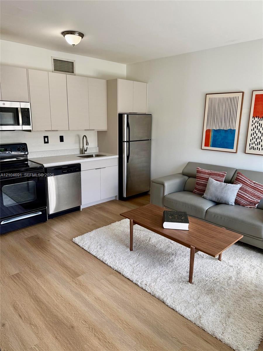 611 11th St # 105, Miami Beach FL 33139 photo 2
