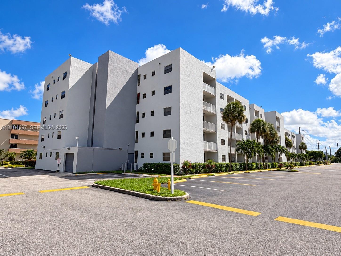 8075 NW 7th St # 321, Miami FL 33126 photo 2