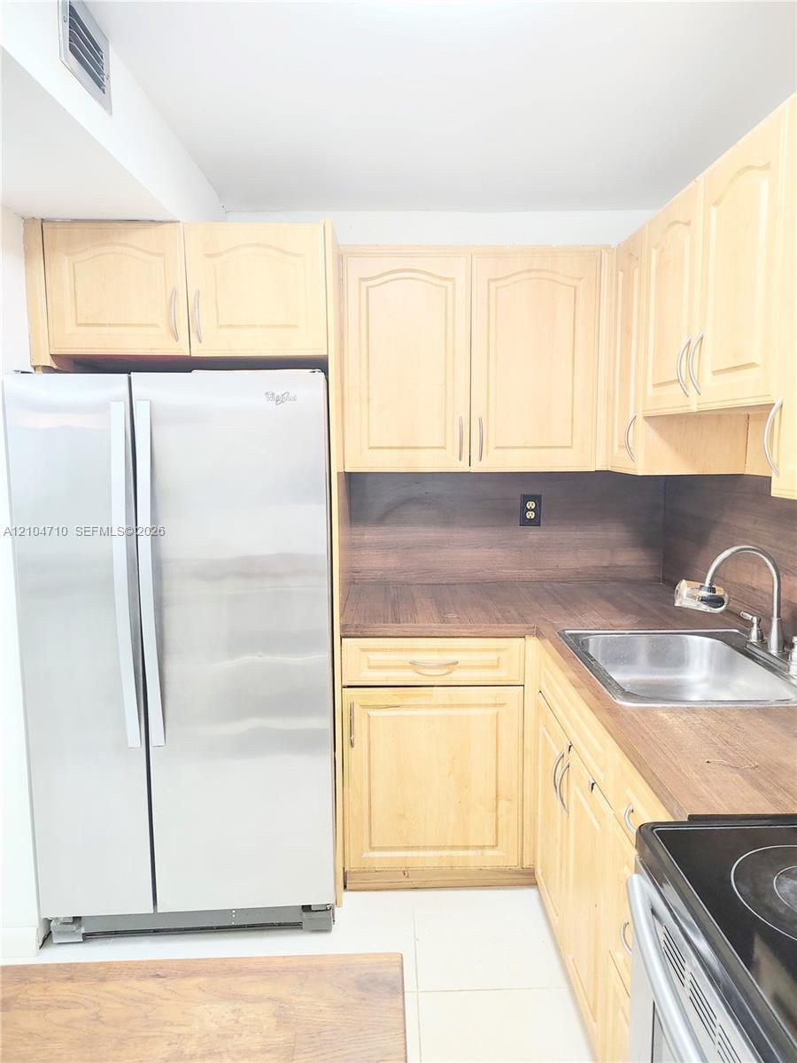 9061 Sunrise Lakes Blvd # 102, Sunrise FL 33322 photo 5