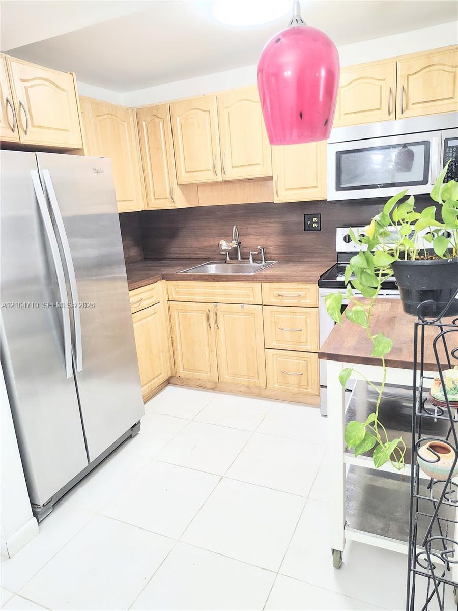 9061 Sunrise Lakes Blvd # 102, Sunrise FL 33322 photo 4