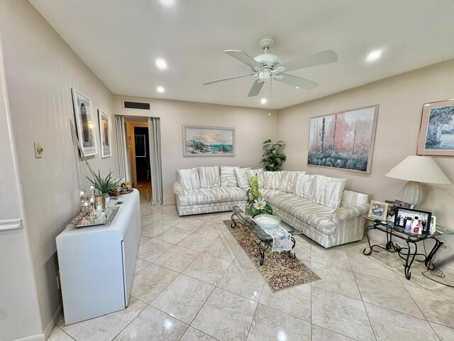 49 Norwich C, West Palm Beach FL 33417 photo 2