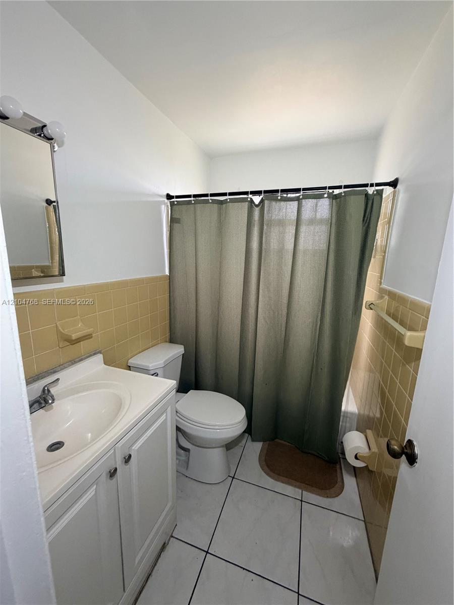 Miami, FL 33142 photo 3