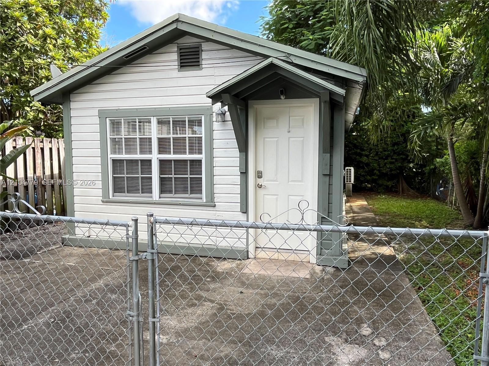 4176 SW 9th St # B, Miami FL 33134 photo 2