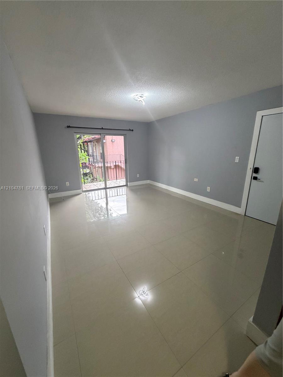 10762 N Kendall Dr # I16, Miami FL 33176 photo 2