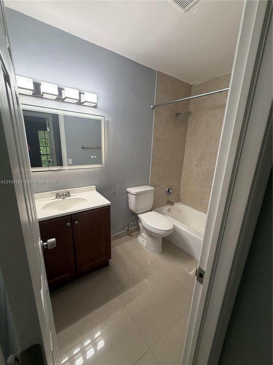 10762 N Kendall Dr # I16, Miami FL 33176 photo 4