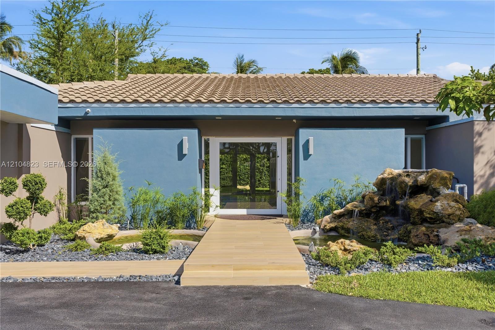 291 E Shore Dr E, Miami FL 33133 photo 4