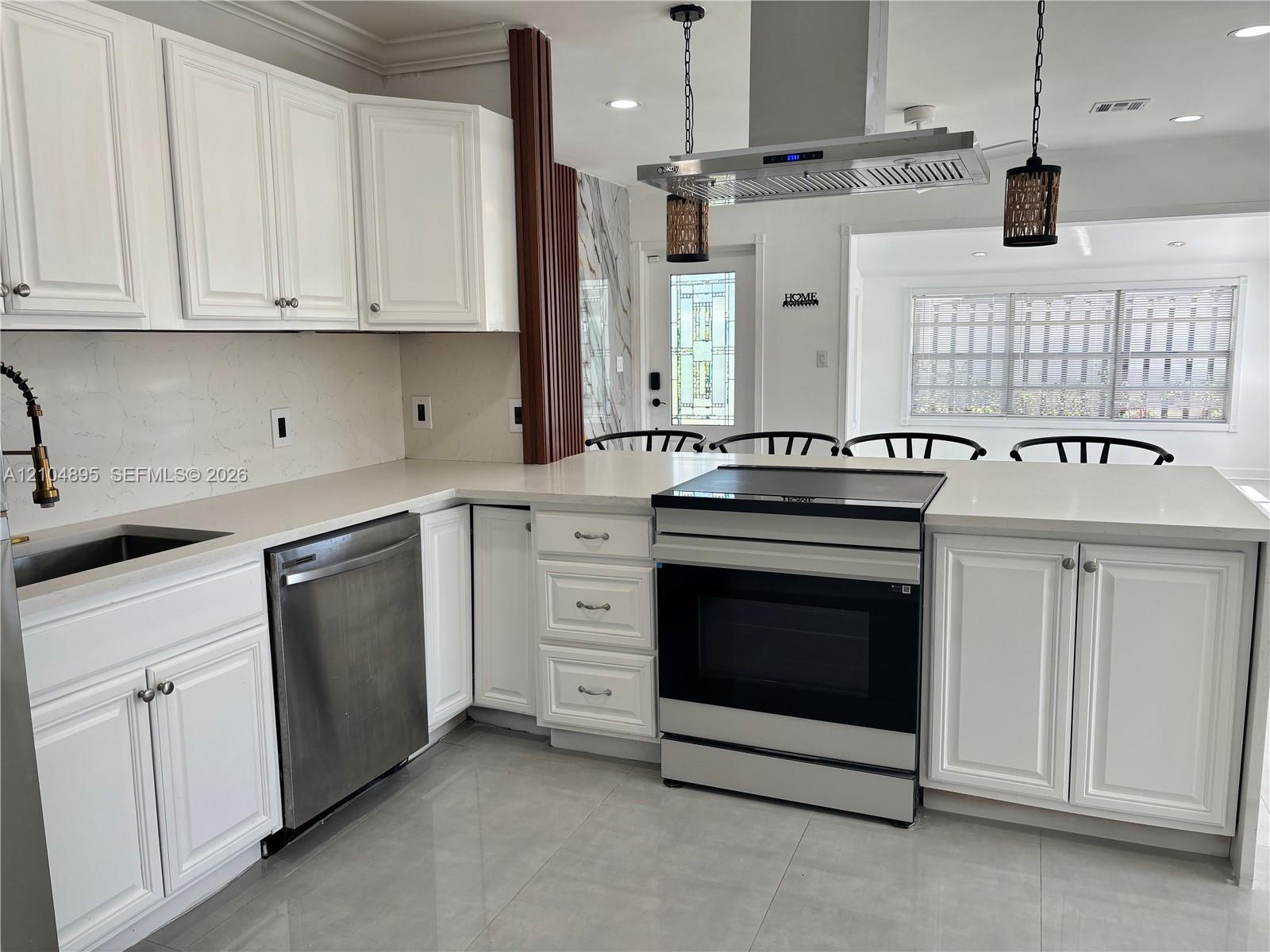 2718 Sherman St, Hollywood FL 33020 photo 2