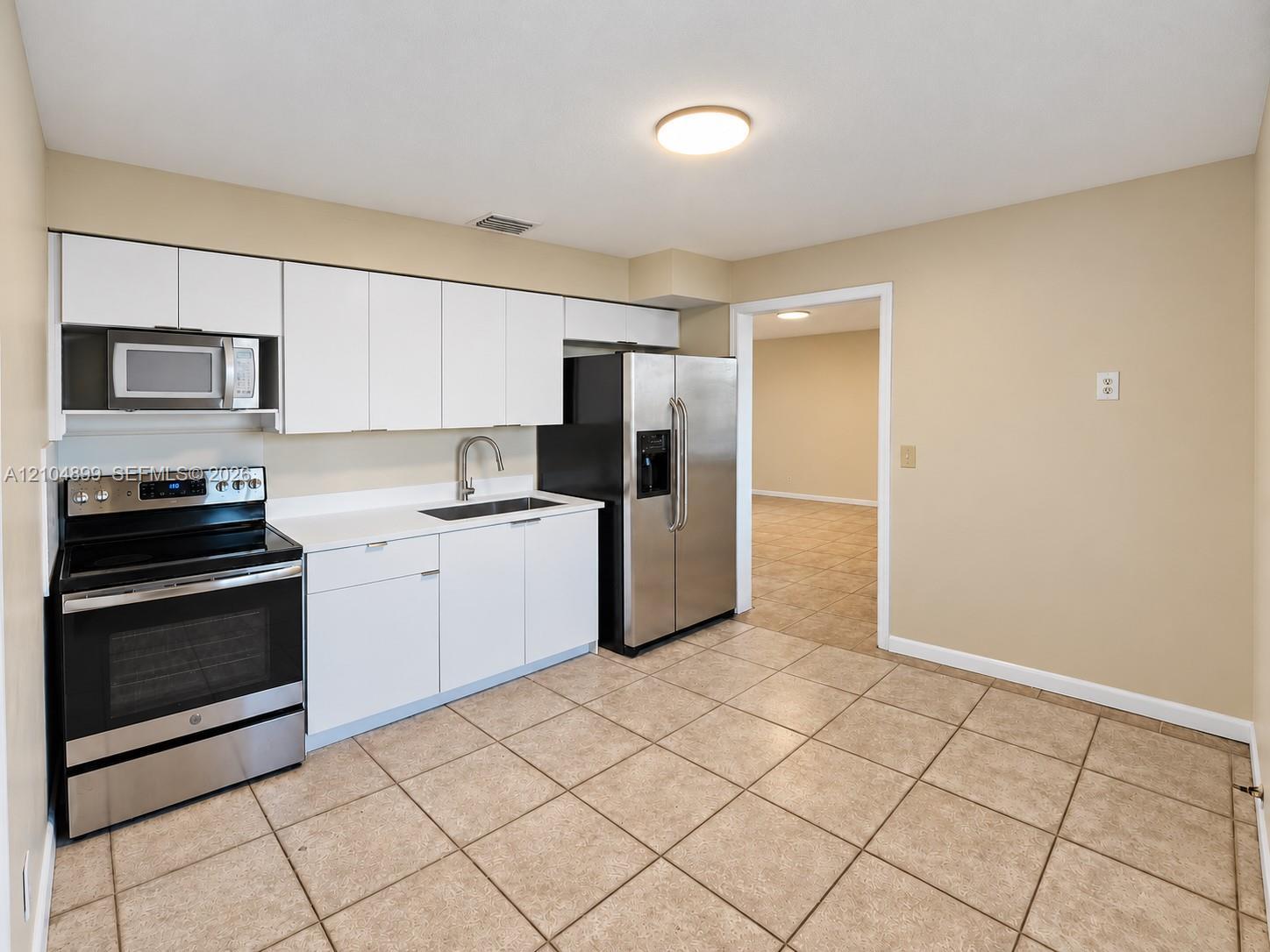 4271 NE 5th Ave # 4271, Oakland Park FL 33334 photo 5