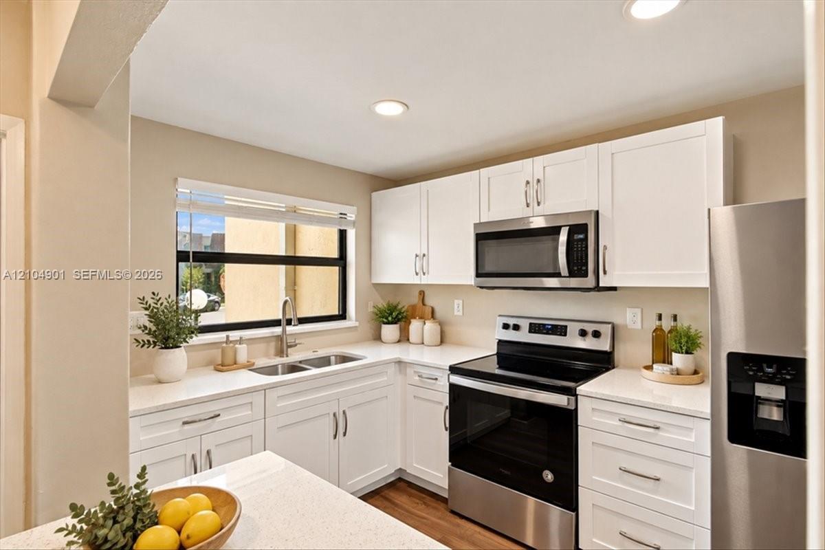 8979 Palm Tree Ln # 8979, Pembroke Pines FL 33024 photo 2