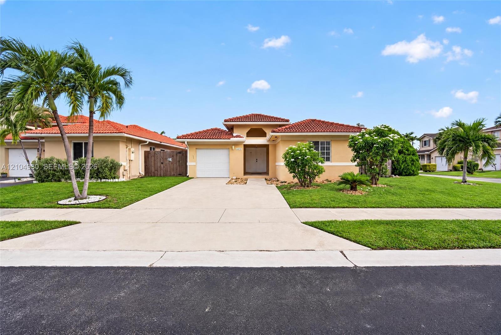 8949 SW 215 terr, Cutler Bay FL 33189