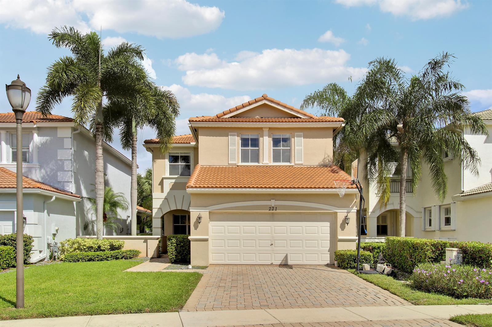 221 Isle Verde Way, Palm Beach Gardens FL 33418