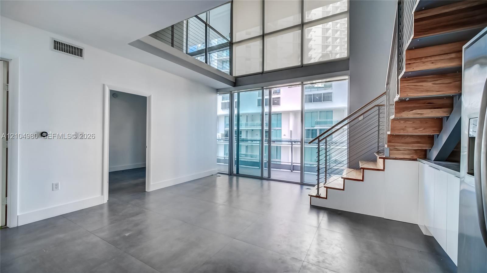 90 SW 3rd St, Miami FL 33130 photo 2