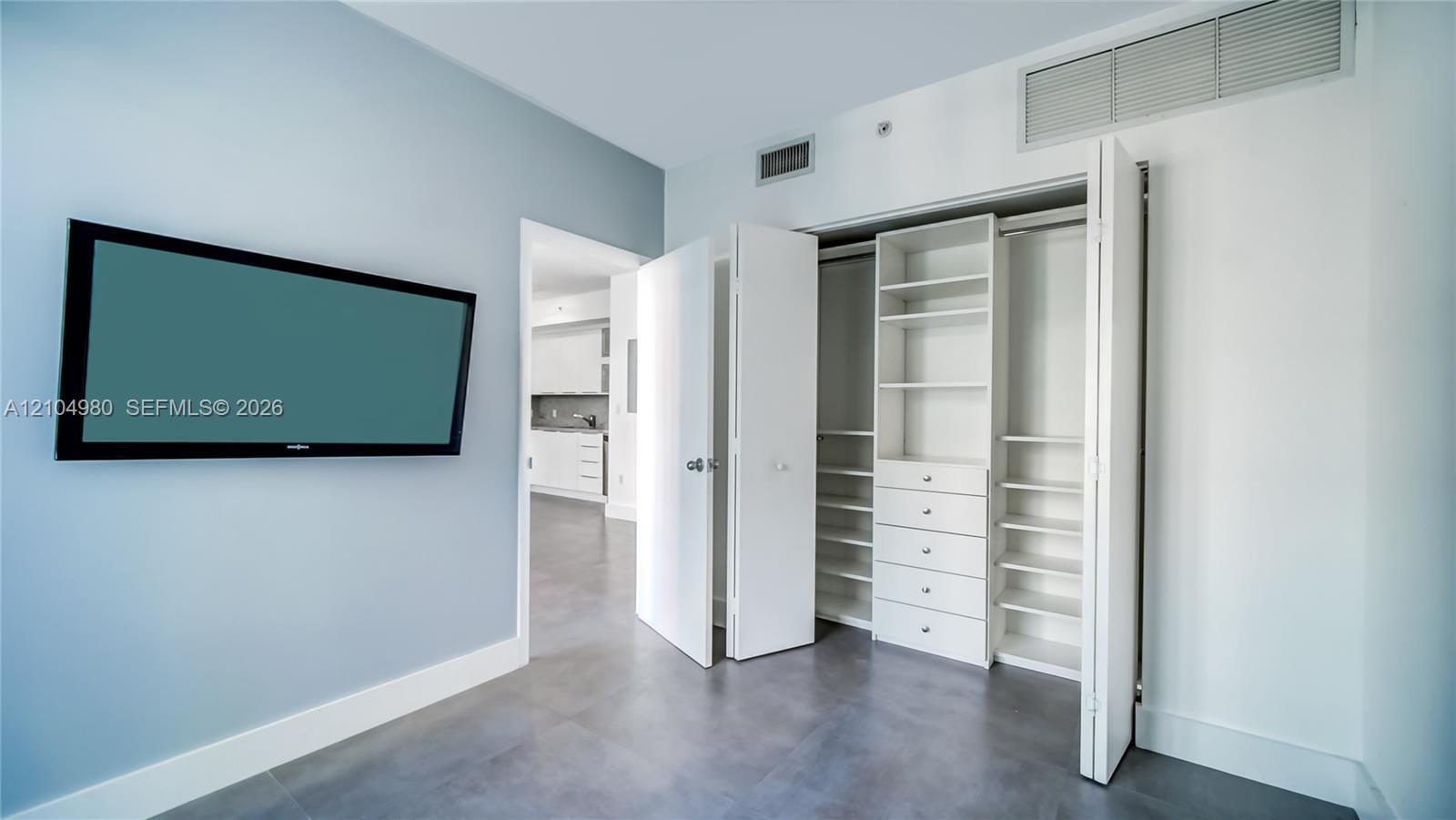 90 SW 3rd St, Miami FL 33130 photo 4