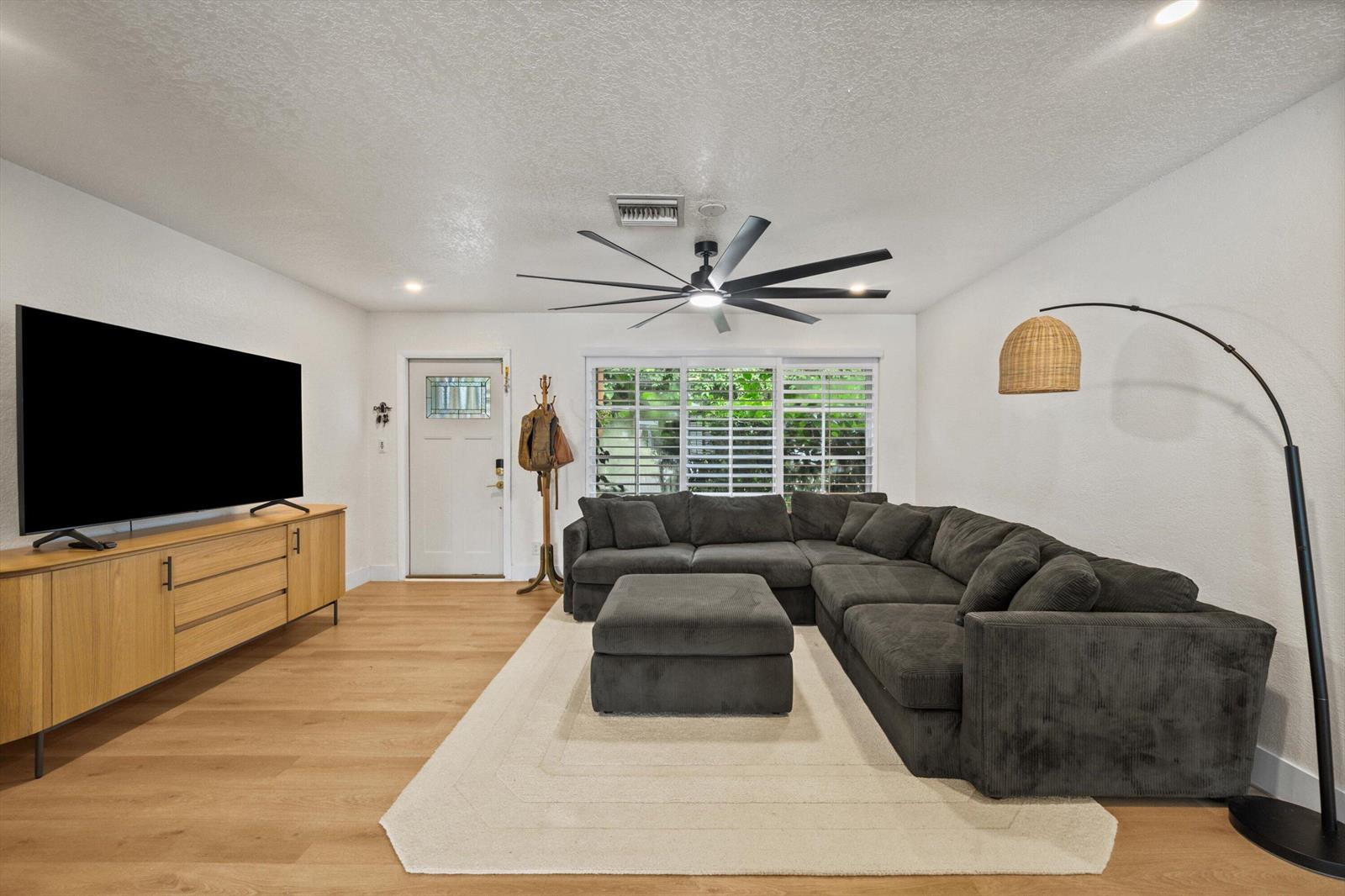160 SE 9TH Street, Pompano Beach FL 33060 photo 5