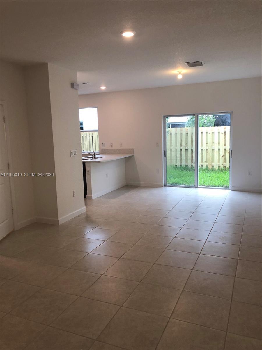 2610 SE 13th St, Homestead FL 33035 photo 2