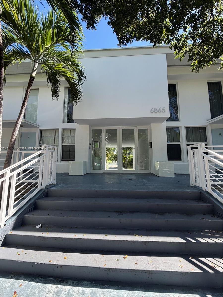 6865 E Bay Dr # 3, Miami Beach FL 33141