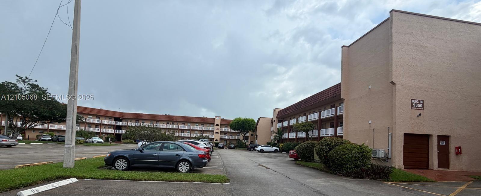 9350 Sunrise Lakes Blvd # 201, Sunrise FL 33322 photo 2