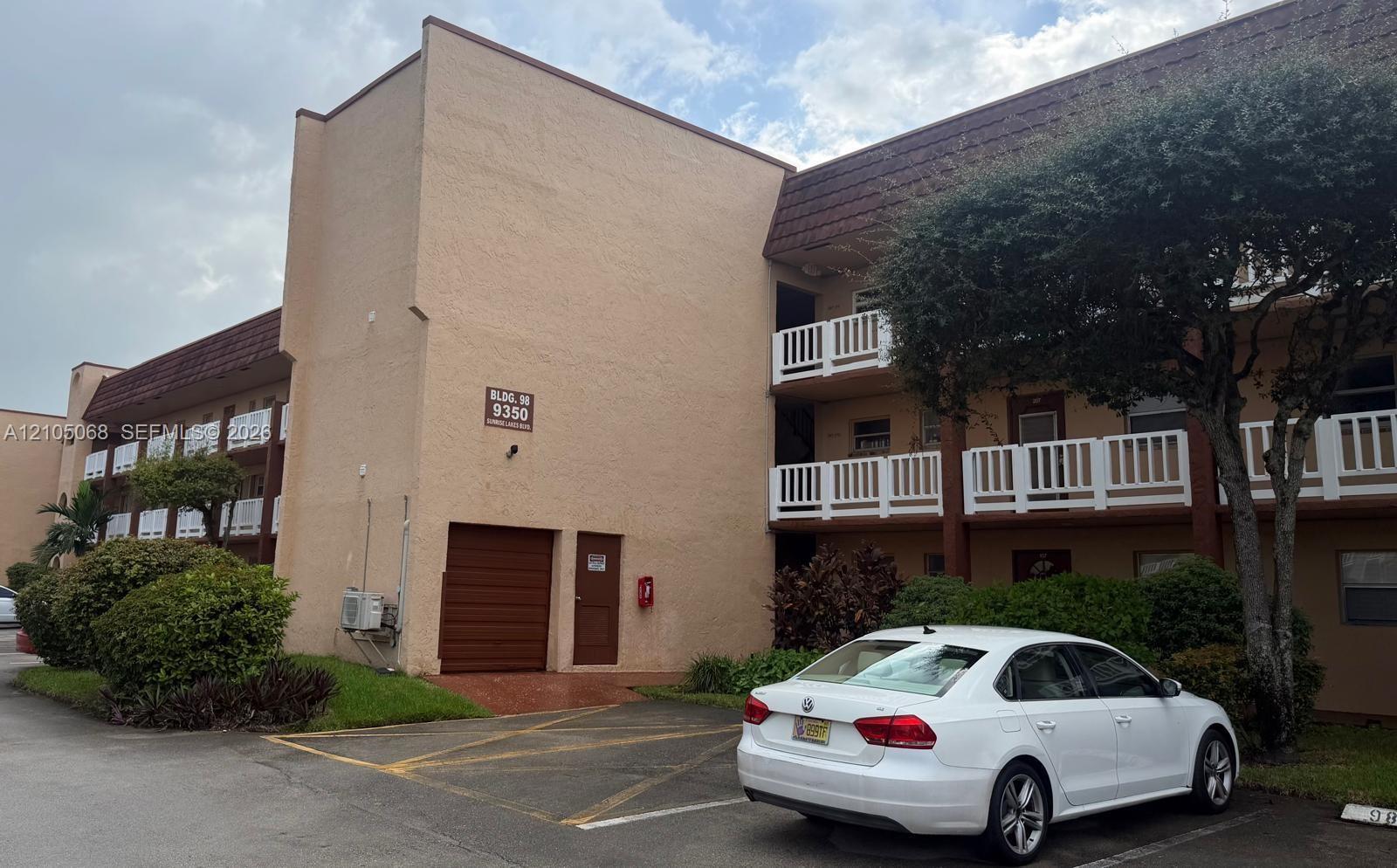 9350 Sunrise Lakes Blvd # 201, Sunrise FL 33322