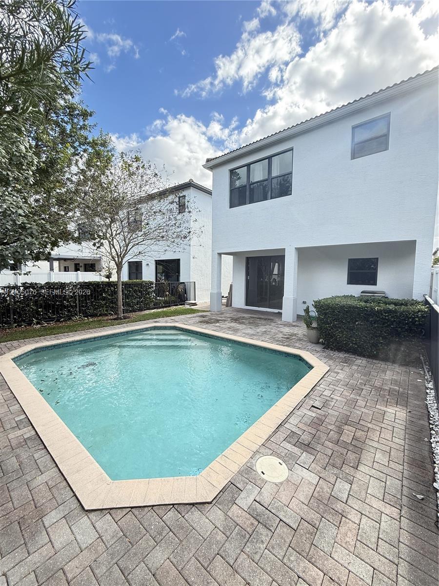 717 NE 191st St, Miami FL 33179 photo 4