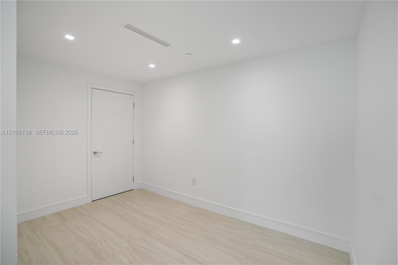 2411 LAGUNA CIRCLE # 1505, North Miami FL 33181 photo 5