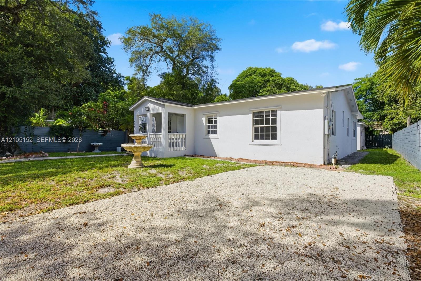 465 NE 165th St, Miami FL 33162 photo 2