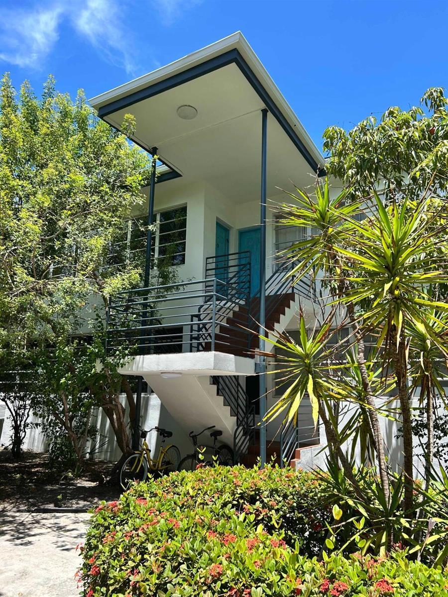 4720 PINE TREE Drive # 11, Miami Beach FL 33140 photo 3