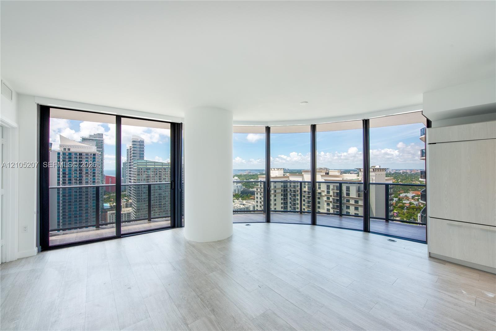 45 SW 9th St # 3606, Miami FL 33130 photo 2