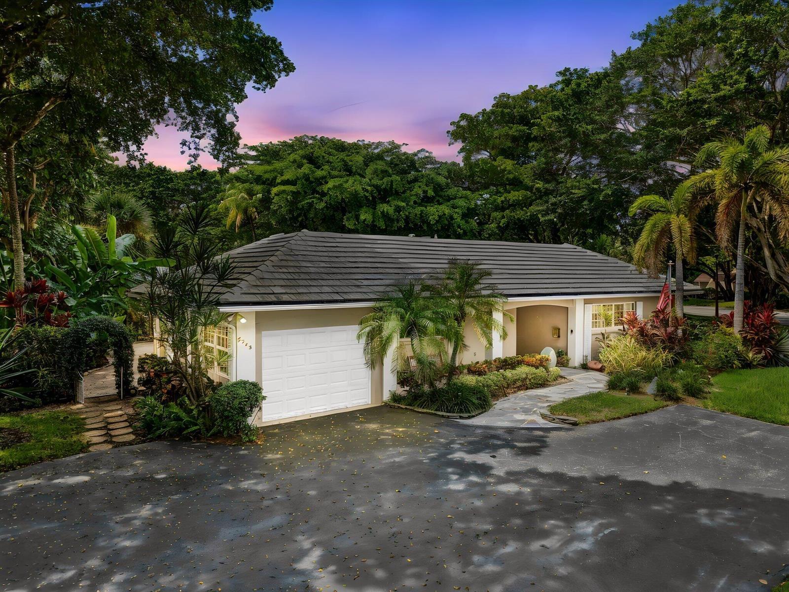 3745 OAKS CLUBHOUSE Drive # 8, Pompano Beach FL 33069 photo 2