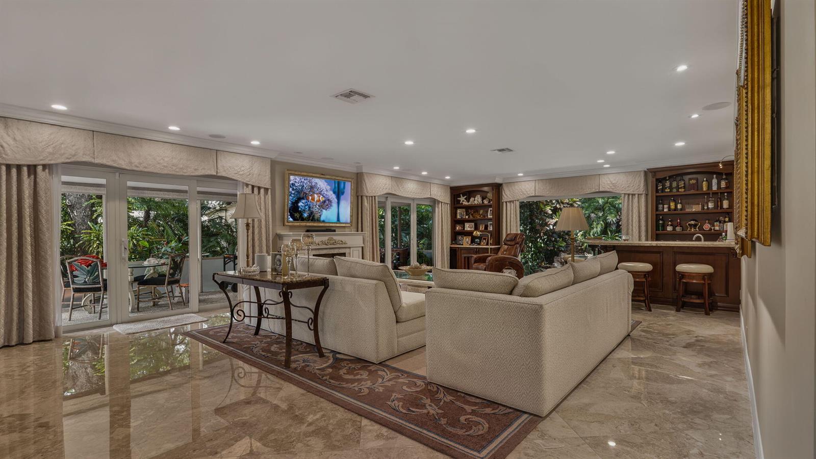 3745 OAKS CLUBHOUSE Drive # 8, Pompano Beach FL 33069 photo 5