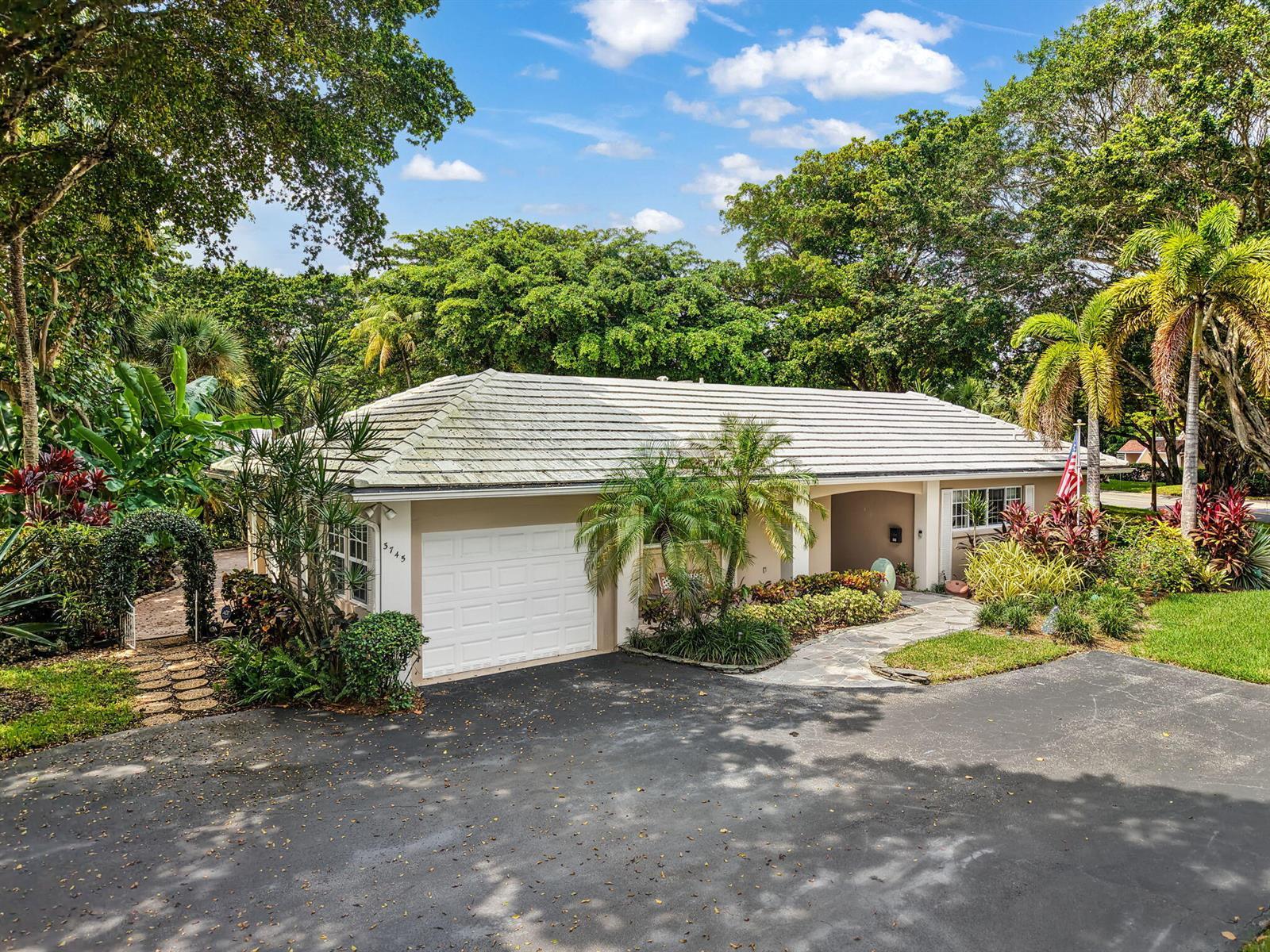 3745 OAKS CLUBHOUSE Drive # 8, Pompano Beach FL 33069 photo 4