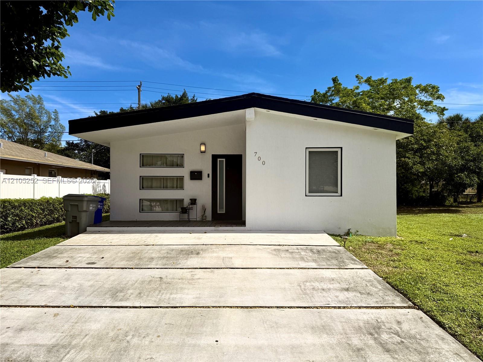 700 NW 17th Ter, Pompano Beach FL 33069