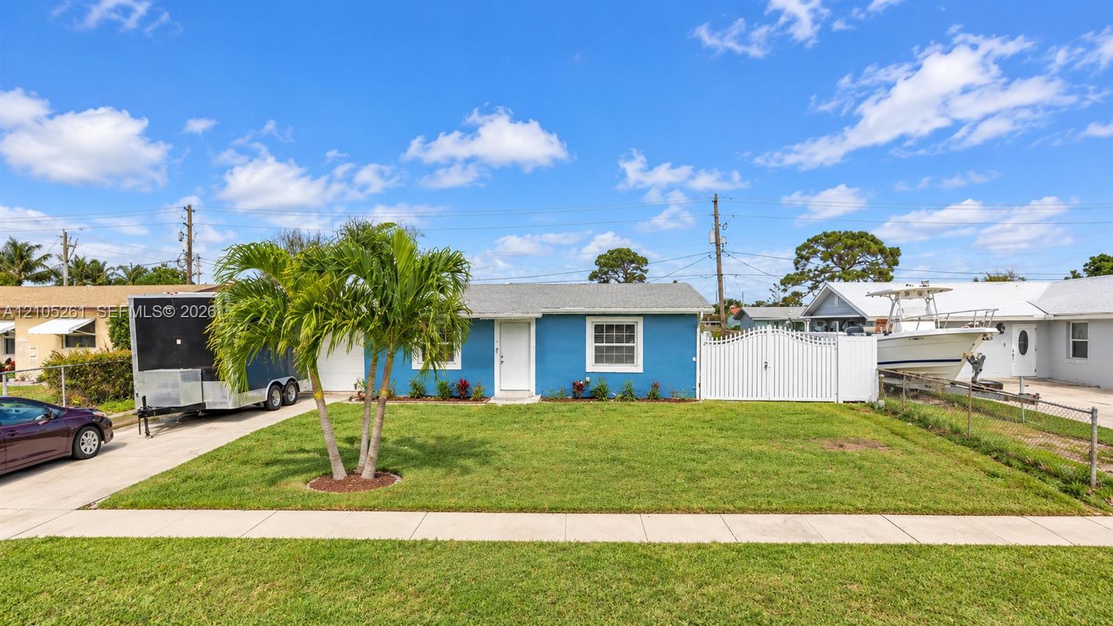 4947 N Royal Ct N, West Palm Beach FL 33415