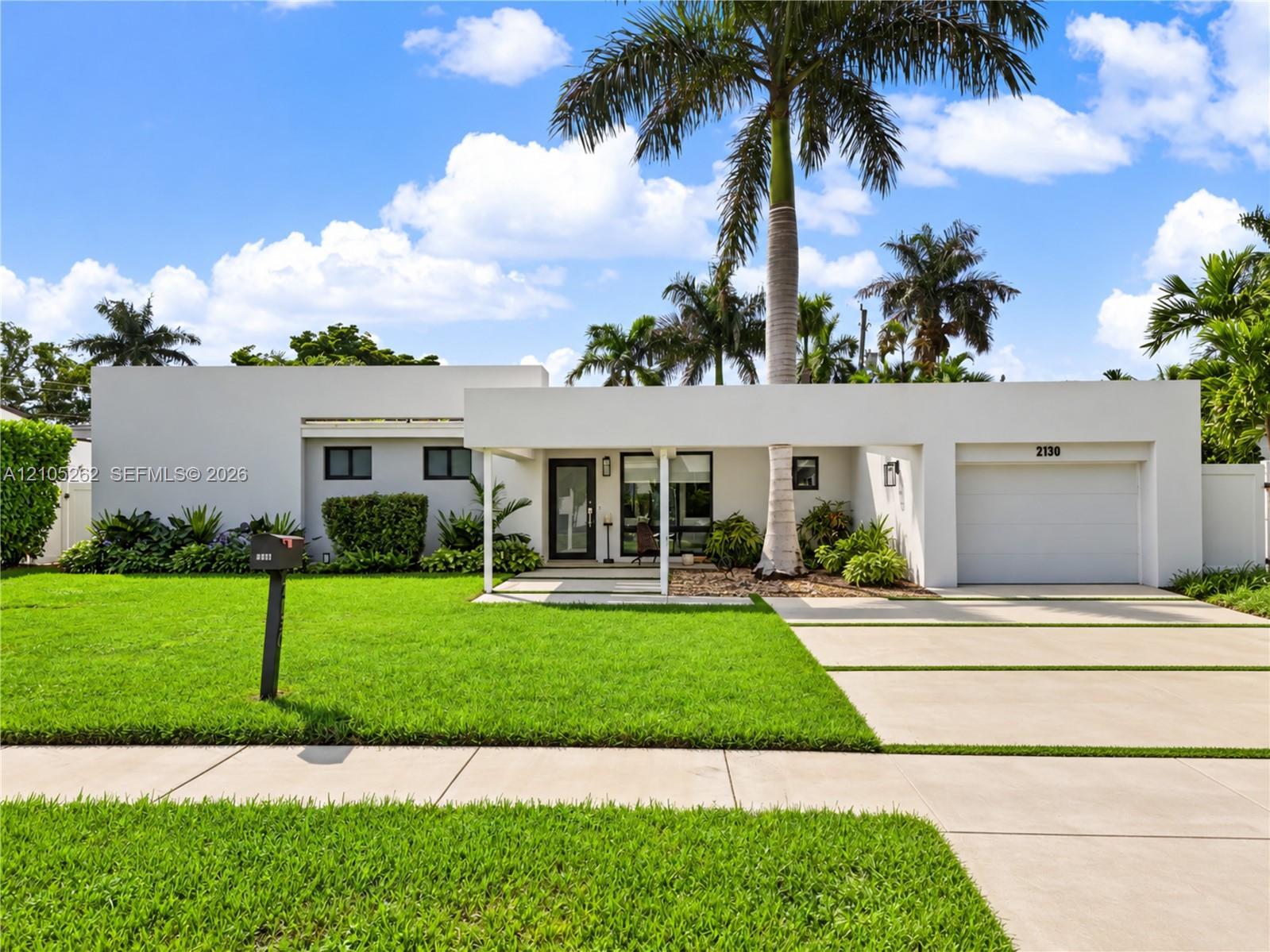 2130 Alamanda Dr, North Miami FL 33181 photo 2