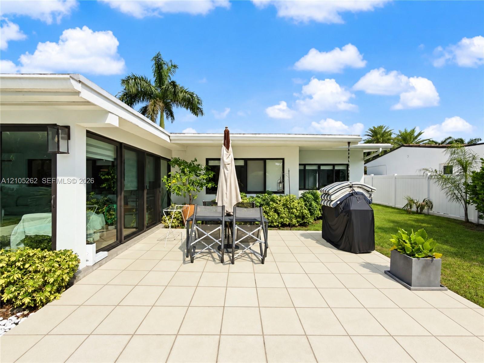 2130 Alamanda Dr, North Miami FL 33181 photo 4