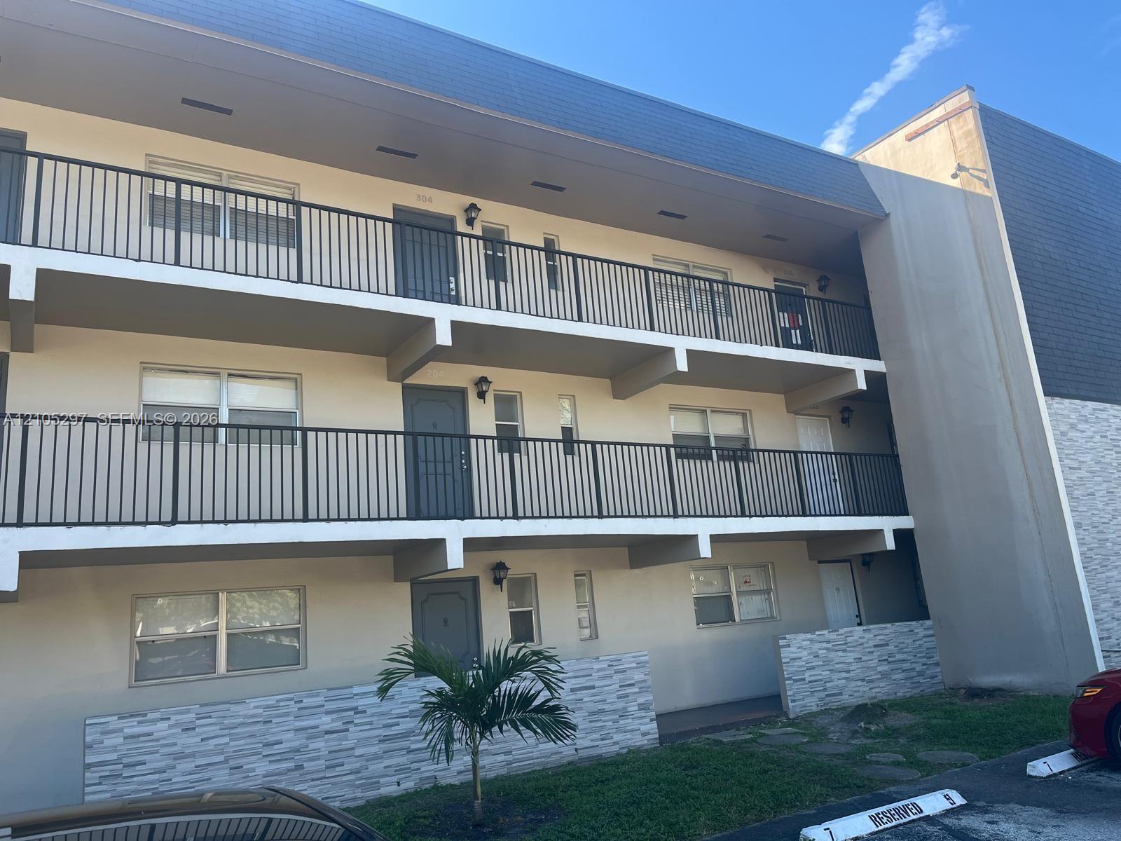 7910 N Colony Cir N # 105, Tamarac FL 33321