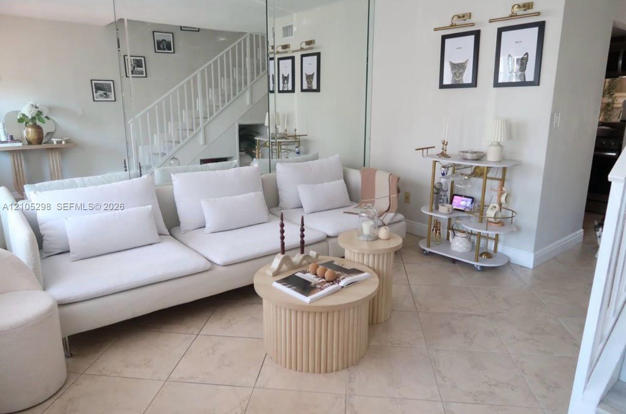 2201 W 52nd St # 102, Hialeah FL 33016