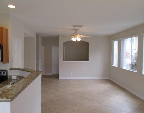 3041 Laurel Ridge Circle, Riviera Beach FL 33404 photo 2